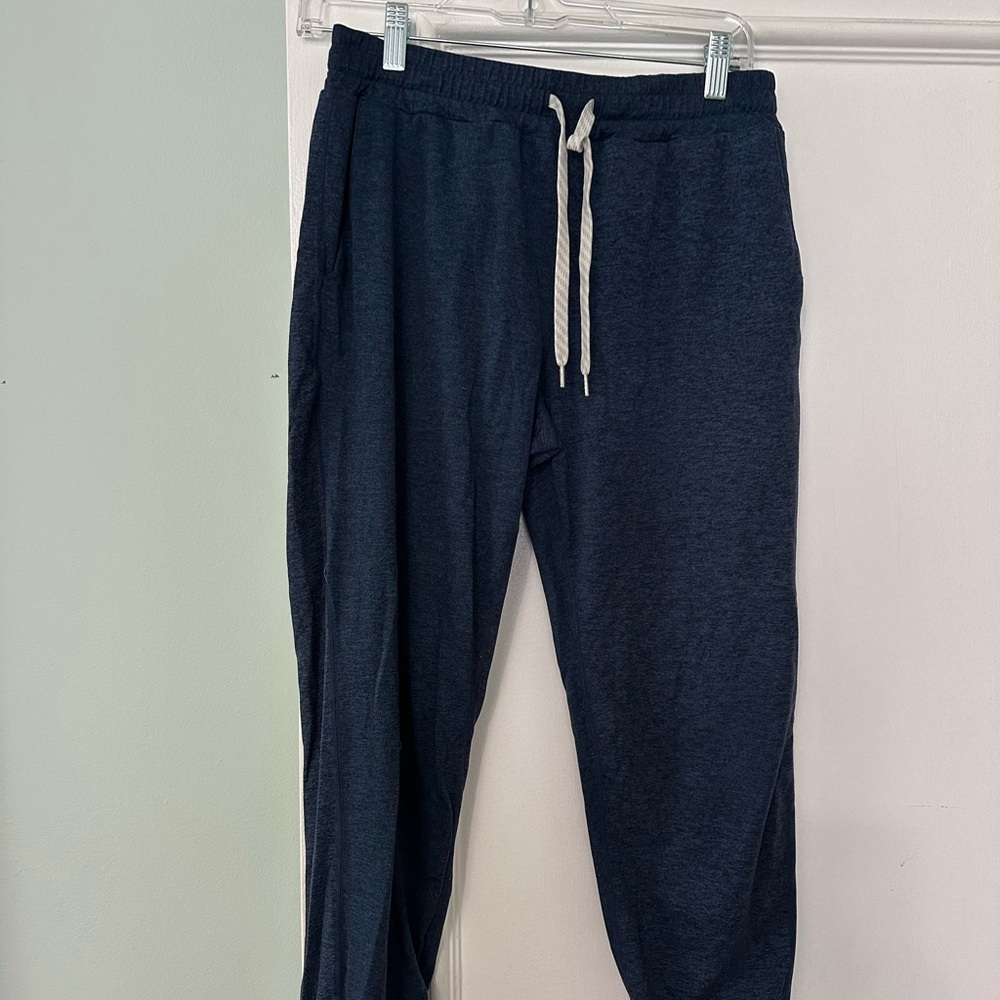 Vuori Performance Jogger in EUC
